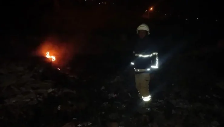 Hatay’da moloz yığınında çıkan yangın söndürüldü