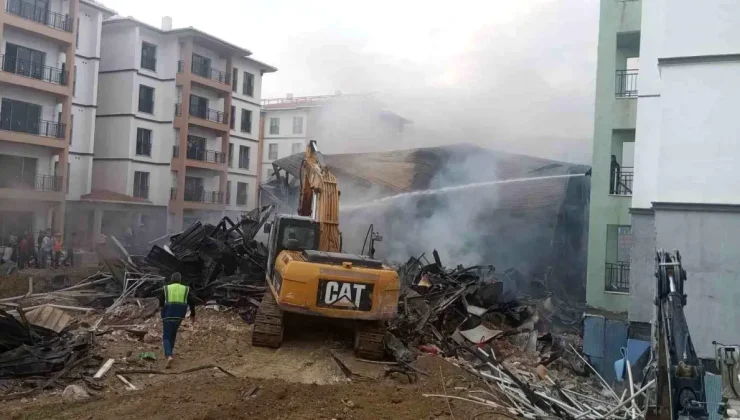 Hatay’da Şantiye Alanında Konteynerde Yangın Çıktı